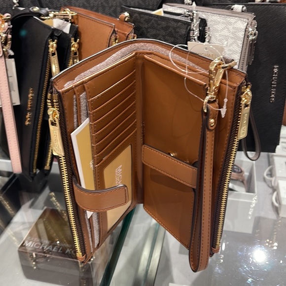 MICHAEL KORS LARGE DOUBLE ZIP WRISTLET PHONEHOLDER WALLET CLUTCH 
Brown - Picture 9 of 16